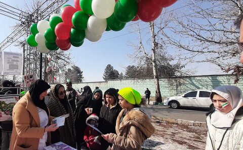 تجلی حضور رئیس و کارکنان و جامعه هدف بهزیستی در راهپیمایی ۲۲ بهمن