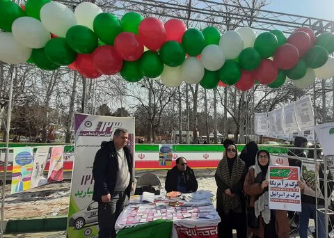 تجلی حضور رئیس و کارکنان و جامعه هدف بهزیستی در راهپیمایی ۲۲ بهمن