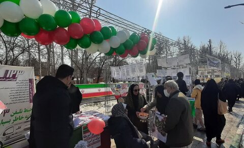 تجلی حضور رئیس و کارکنان و جامعه هدف بهزیستی در راهپیمایی ۲۲ بهمن