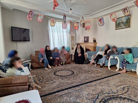 جلسه تبیینی در خصوص دستاوردهای انقلاب در مرکز درخشان امام رضا (ع)