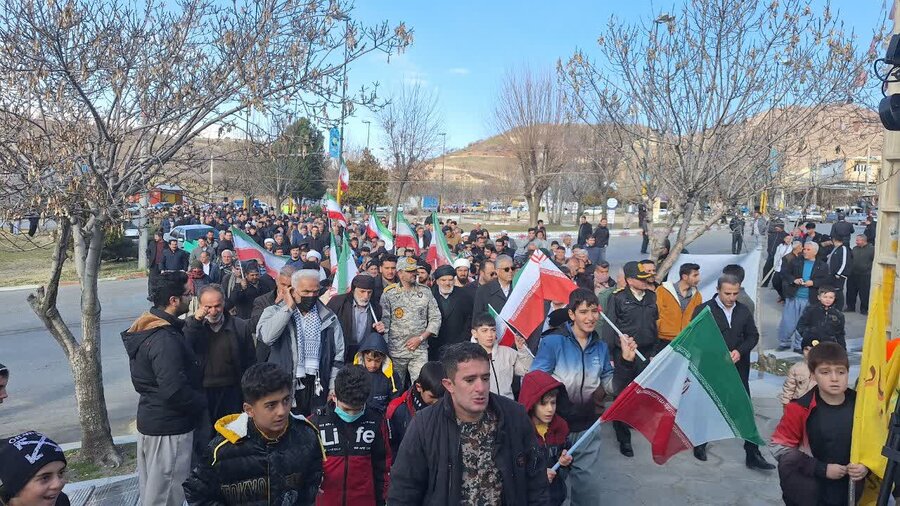 تجلی حضور کارکنان و جامعه هدف سازمان بهزیستی استان کردستان در راهپیمایی ۲۲ بهمن