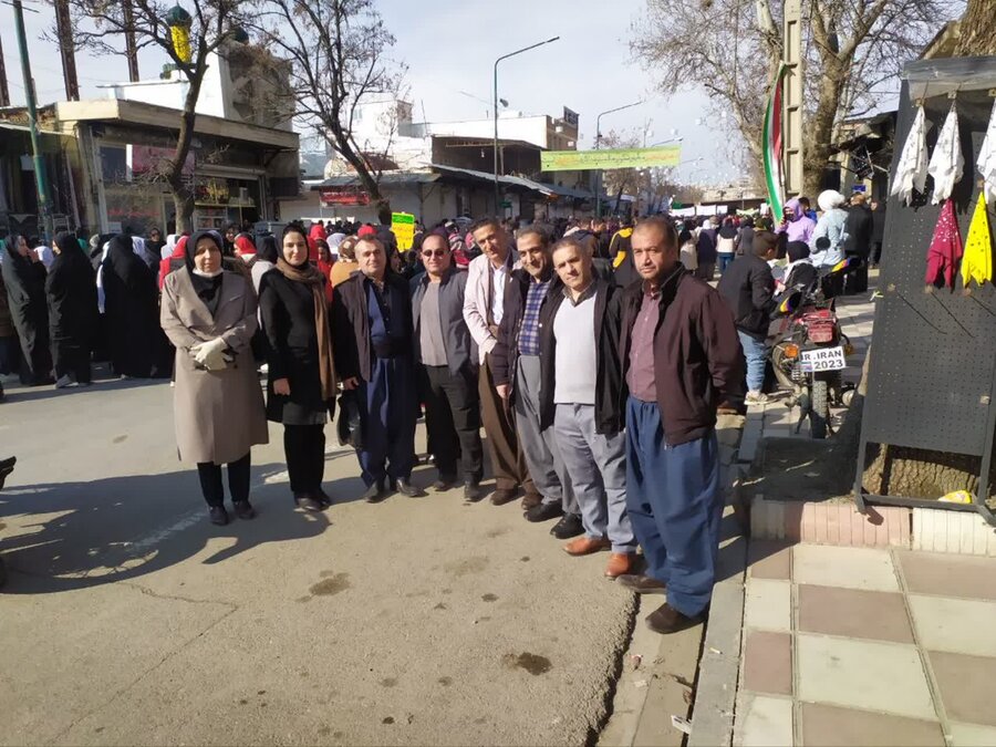 تجلی حضور کارکنان و جامعه هدف سازمان بهزیستی استان کردستان در راهپیمایی ۲۲ بهمن