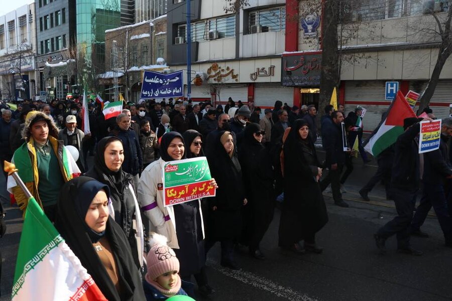 حضور پرشور کارکنان بهزیستی آذربایجان غربی در راهپیمایی ۲۲ بهمن