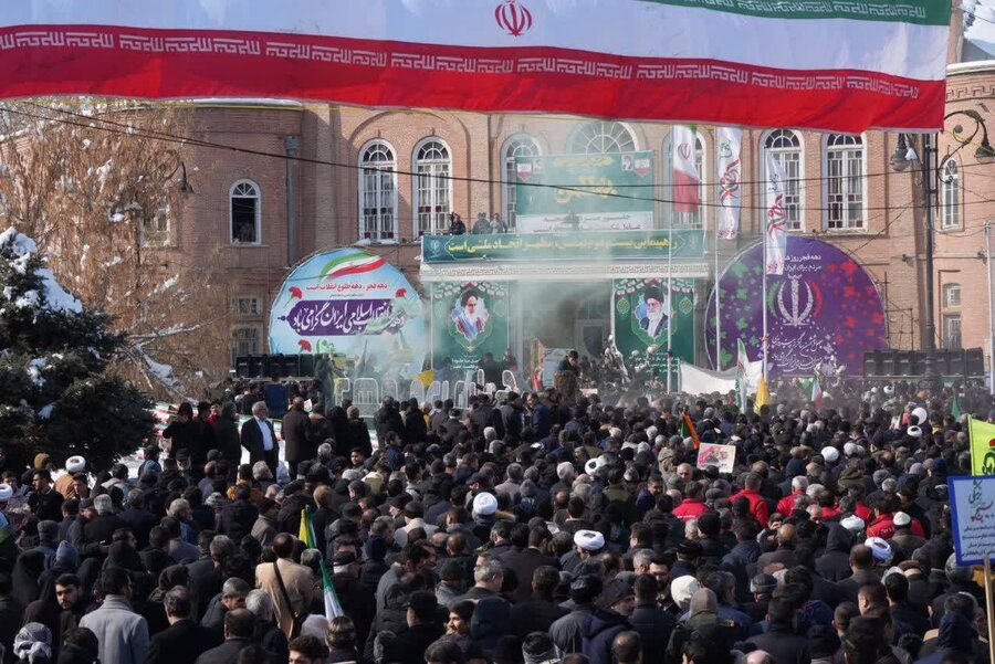 حضور پرشور کارکنان بهزیستی آذربایجان غربی در راهپیمایی ۲۲ بهمن