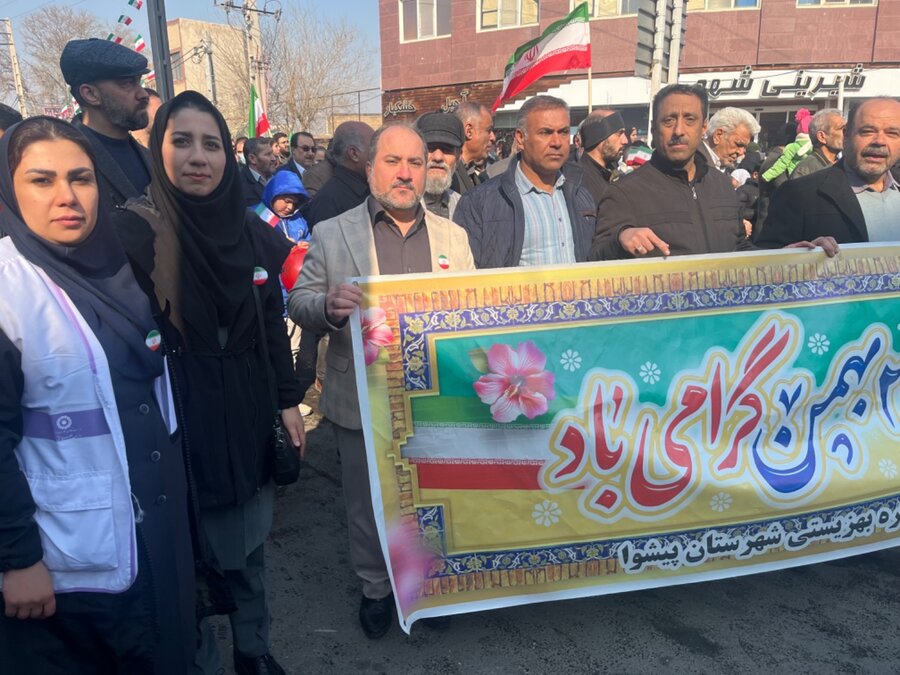 پیشوا | حضورپرشور کارکنان بهزیستی پیشوا در راهپیمایی ۲۲ بهمن