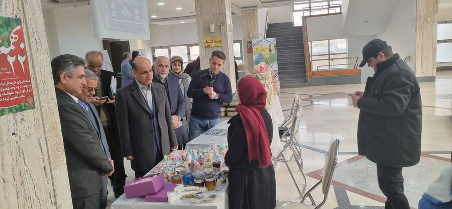 بازدید استاندار گیلان از نمایشگاه توانمندیها و دستاوردهای زنان سرپرست خانوار و توانخواهان تحت پوشش بهزیستی گیلان