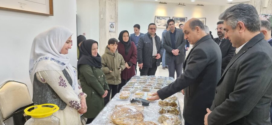 بازدید استاندار گیلان از نمایشگاه توانمندیها و دستاوردهای زنان سرپرست خانوار و توانخواهان تحت پوشش بهزیستی گیلان