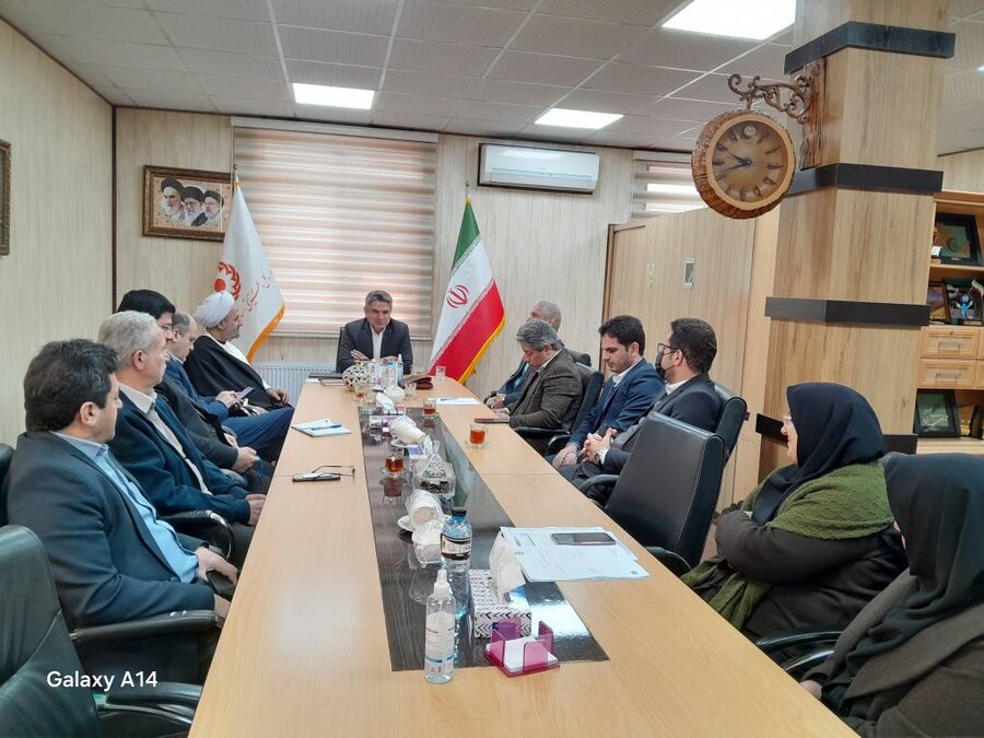 تجلیل مدیرکل بهزیستی گیلان از کارکنان جانباز بهزیستی گیلان
