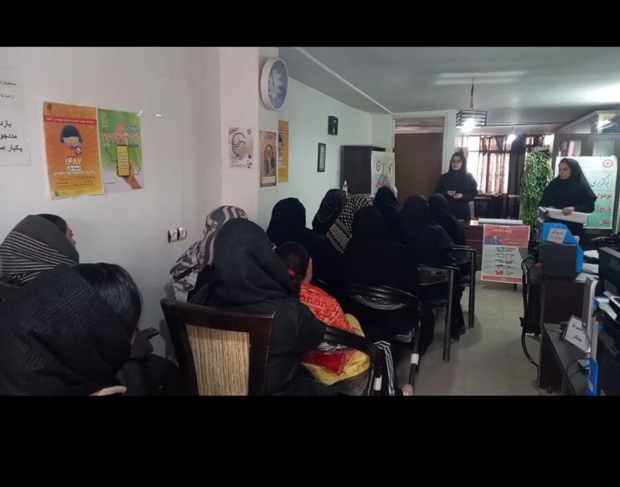 نظرآباد | جلسه آموزشی با تاکید بر جوانی جمعیت و فرزند آوری در شهرستان نظرآباد برگزار شد