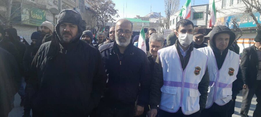 فیروزکوه | حضور پر شور کارکنان بهزیستی  و کارکنان  اورژانس اجتماعی در راهپیمایی یوم الله  شهرستان