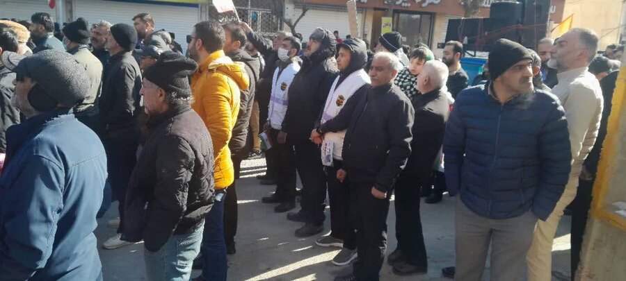 فیروزکوه | حضور پر شور کارکنان بهزیستی  و کارکنان  اورژانس اجتماعی در راهپیمایی یوم الله  شهرستان