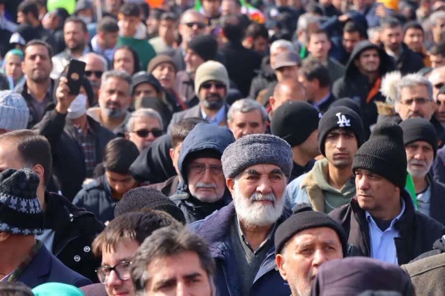 اسلامشهر | حضور  ریاست و پرسنل بهمراه تیم اورژانس اجتماعی در جشن انقلاب و راهپیمایی یوم الله ۲۲ بهمن