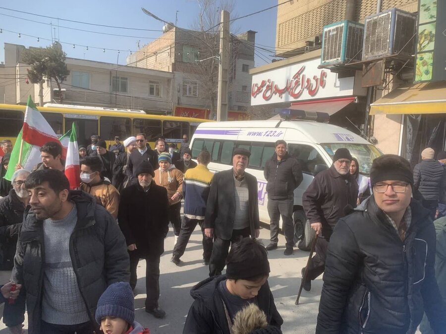 اسلامشهر | حضور  ریاست و پرسنل بهمراه تیم اورژانس اجتماعی در جشن انقلاب و راهپیمایی یوم الله ۲۲ بهمن