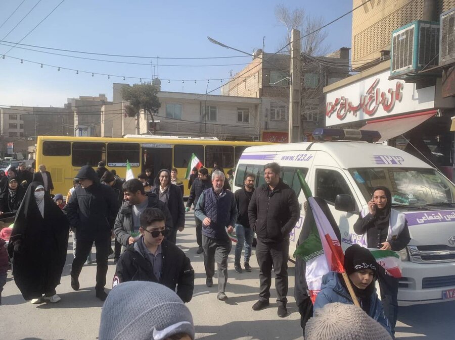 اسلامشهر | حضور  ریاست و پرسنل بهمراه تیم اورژانس اجتماعی در جشن انقلاب و راهپیمایی یوم الله ۲۲ بهمن
