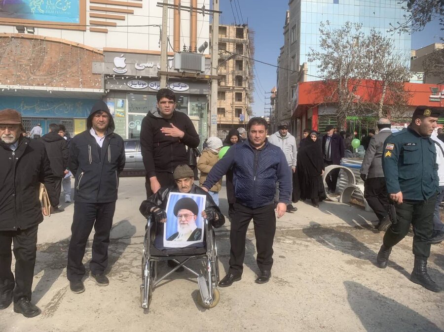 اسلامشهر | حضور  ریاست و پرسنل بهمراه تیم اورژانس اجتماعی در جشن انقلاب و راهپیمایی یوم الله ۲۲ بهمن
