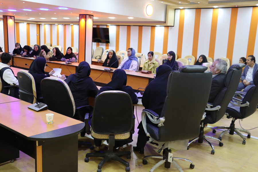 نشست صمیمی مدیر کل بهزیستی استان بوشهر با جوانان