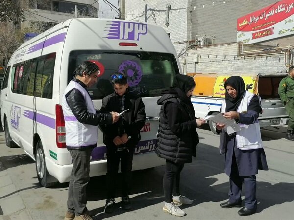 شاهین شهرومیمه| برپایی میزخدمت درمصلی نمازجمعه به منظورپاسخگویی به نمازگزاران