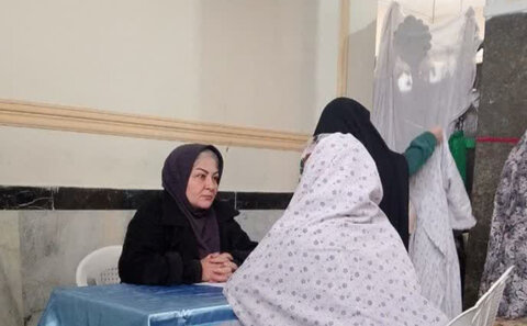 میز خدمت بهزیستی شهرستان کرج در مصلی نماز جمعه برپا شد