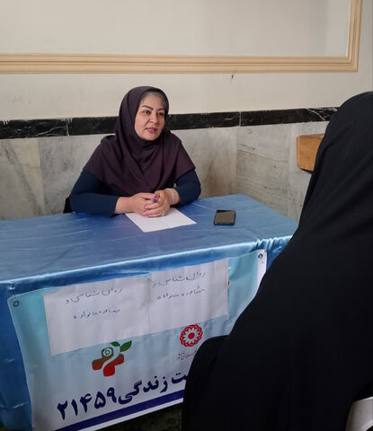 میز خدمت بهزیستی شهرستان کرج در مصلی نماز جمعه برپا شد