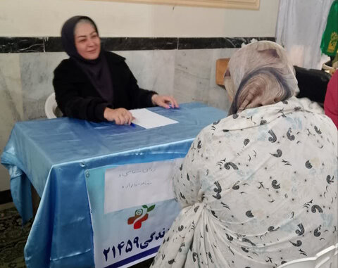 میز خدمت بهزیستی شهرستان کرج در مصلی نماز جمعه برپا شد