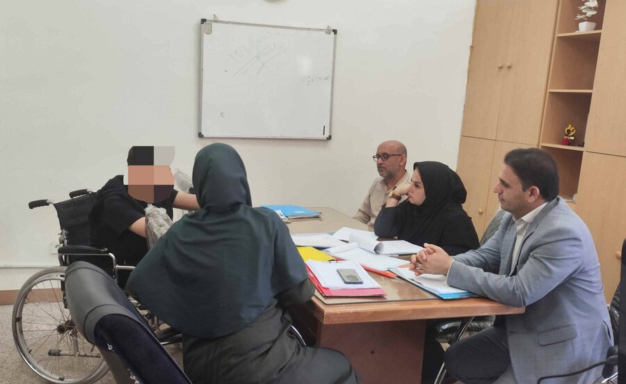 برگزاری کمیته توانبخشی بهزیستی اهواز برای تخصیص لوازم کمک‌توانبخشی 