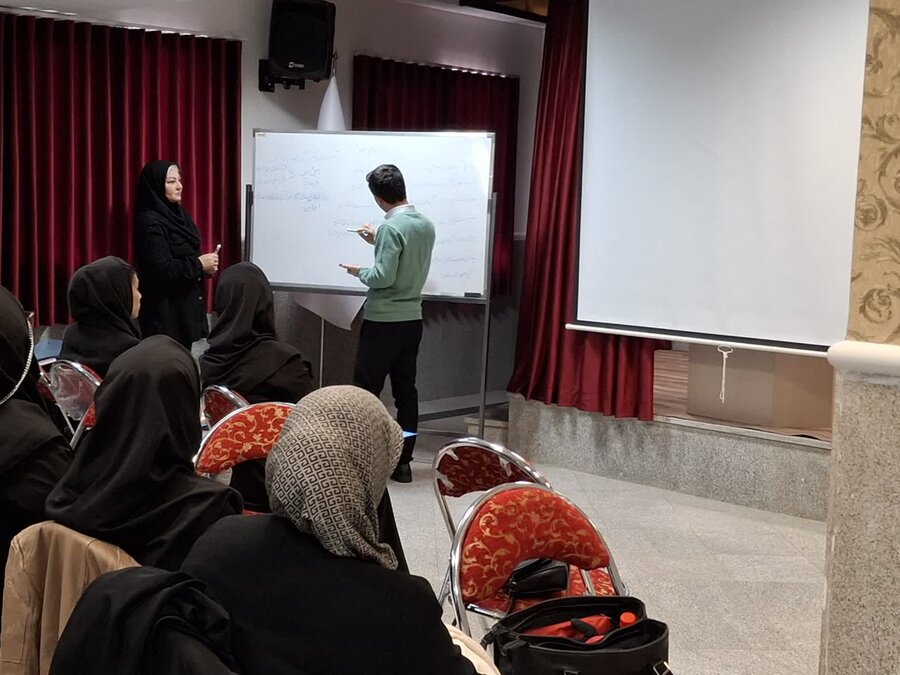 دوره آموزشی مددکاری اجتماعی کار با افراد و گروه های خاص