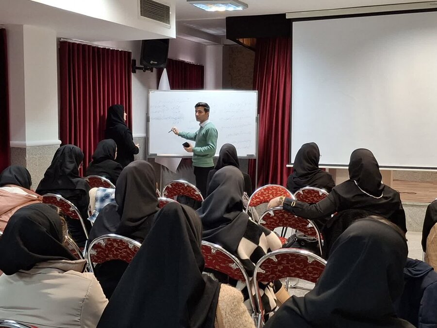 دوره آموزشی مددکاری اجتماعی کار با افراد و گروه های خاص