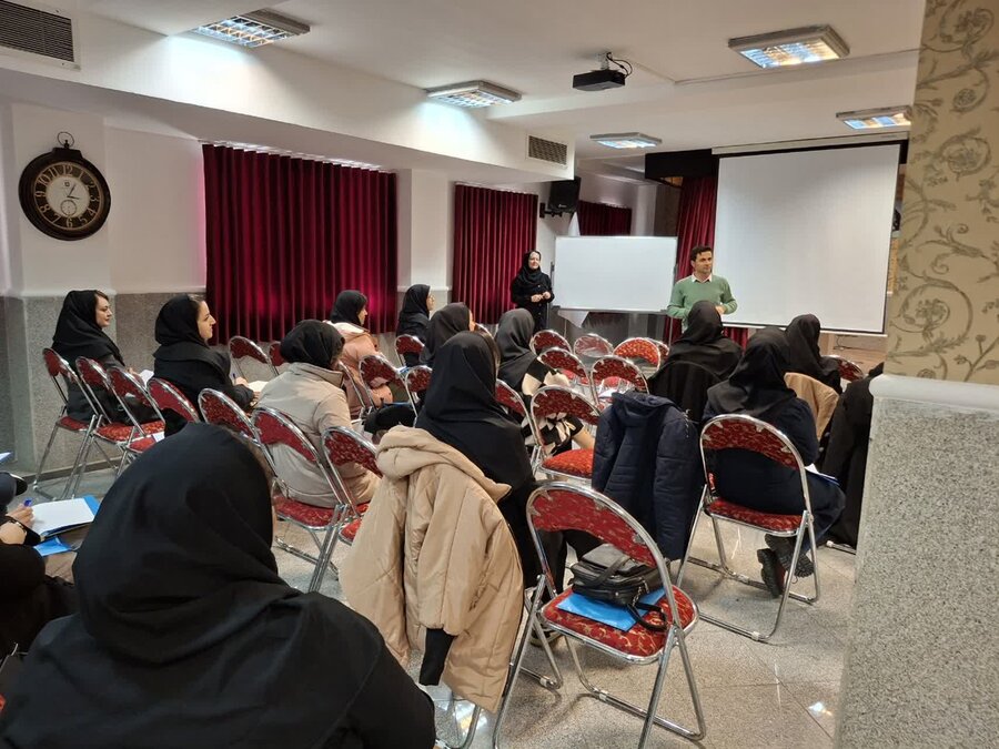 دوره آموزشی مددکاری اجتماعی کار با افراد و گروه های خاص