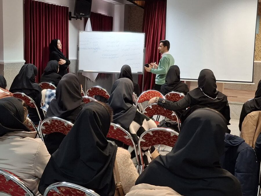 دوره آموزشی مددکاری اجتماعی کار با افراد و گروه های خاص