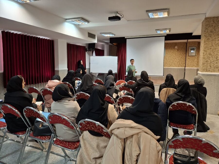 دوره آموزشی مددکاری اجتماعی کار با افراد و گروه های خاص