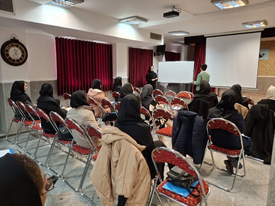 دوره آموزشی مددکاری اجتماعی کار با افراد و گروه های خاص