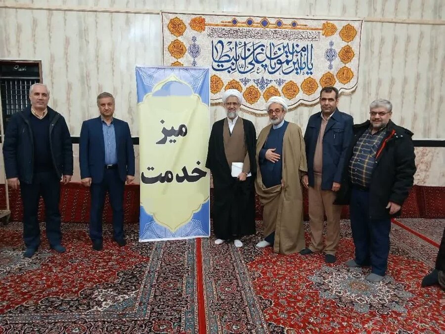 طالقان | میز خدمت در  نماز جمعه شهرستان طالقان برگزار شد