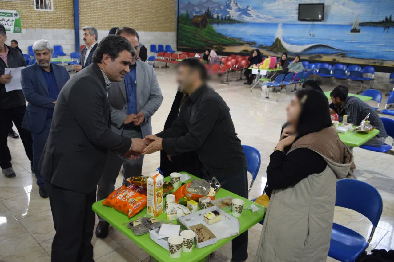 دیدار فرزندانِ تحت پوشش بهزیستی خراسان رضوی با خانوادههای خود در زندان وکیل آباد مشهد