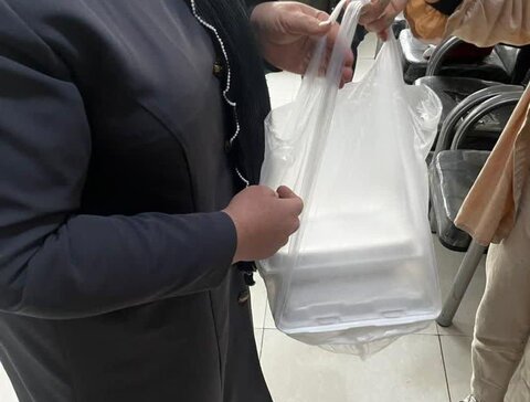 توزیع غذای گرم بین مددجویان بهزیستی شهرستان کرج