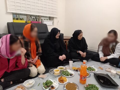 برگزاری مراسم ضیافت افطار در خانه خورشید مهر هادی