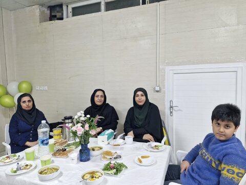 ضیافت افطاری در مرکز نگهداری سالمندان زرمان