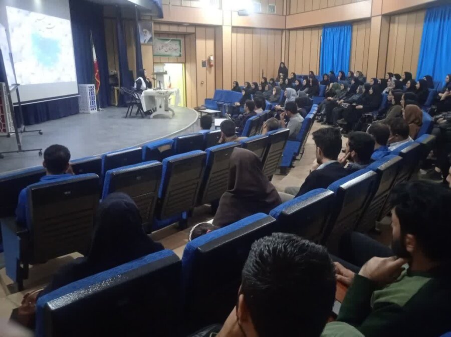 قروه | کارگاه آموزشی پیشگیری از خودکشی و راههای برخورد با انواع آسیب در مدارس