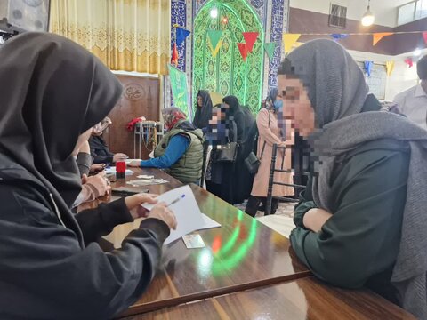 برپایی میز خدمت به مناسبت گرامیداشت ماه بهار قرآن