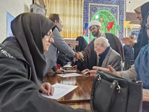 برپایی میز خدمت به مناسبت گرامیداشت ماه بهار قرآن