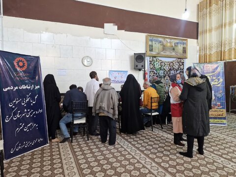 برپایی میز خدمت به مناسبت گرامیداشت ماه بهار قرآن