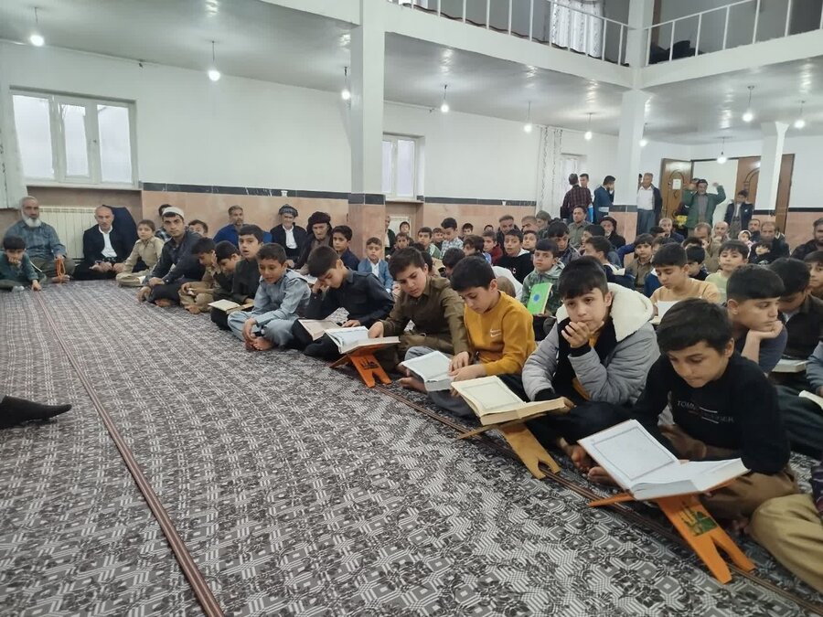 سروآباد | بازدید و تجلیل از حافظان قرآن و جامعه هدف