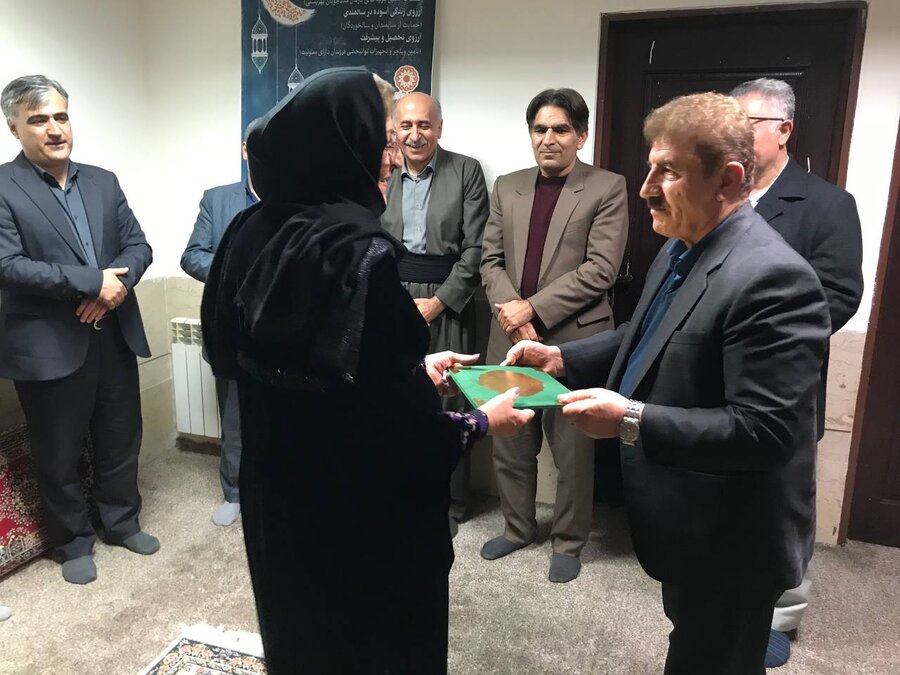 سنندج | تجلیل از خیرین پویش مثبت ماه بهزیستی