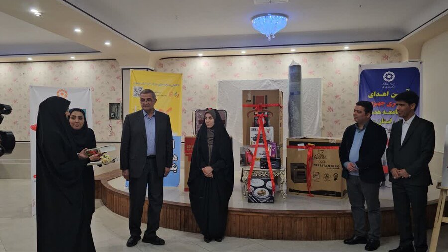 توزیع ۲۴ سری جهیزیه در راستای محرومیت زدایی و حمایت از نو عروسان تحت پوشش بهزیستی