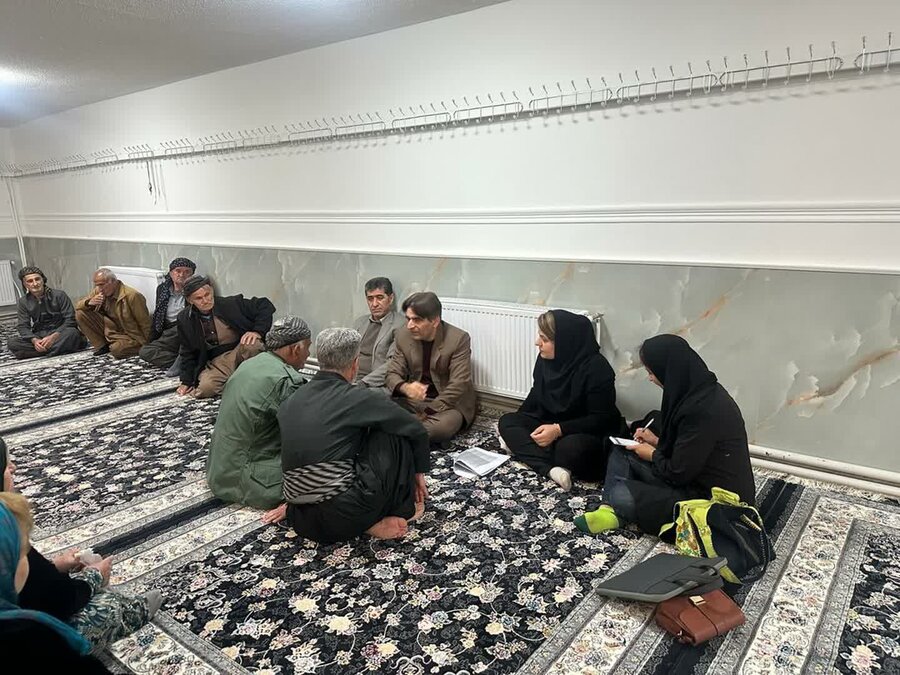 سنندج | میز خدمت بهزیستی در راستای پویش مثبت ماه