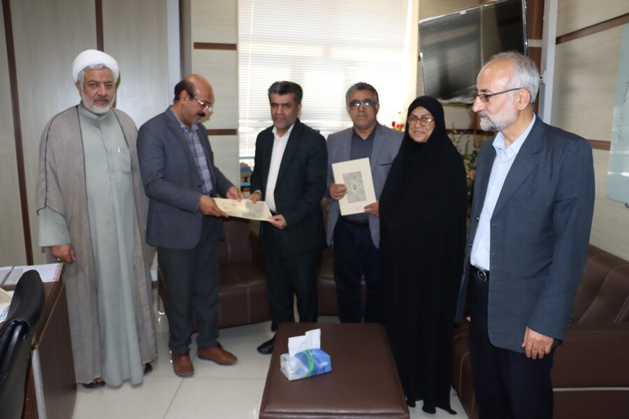 تجلیل از کارکنان شاهد
