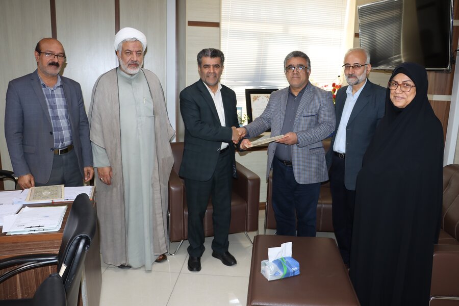 تجلیل از کارکنان شاهد