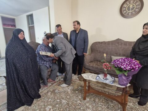 تکریم خانواده معزّز شهداء به مناسبت ۲۲ اسفند ماه