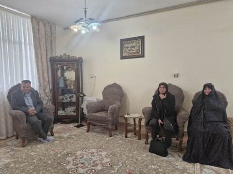 تکریم خانواده معزّز شهداء به مناسبت ۲۲ اسفند ماه