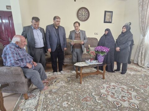 تکریم خانواده معزّز شهداء به مناسبت ۲۲ اسفند ماه