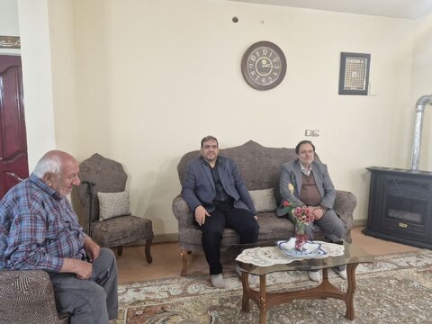 تکریم خانواده معزّز شهداء به مناسبت ۲۲ اسفند ماه